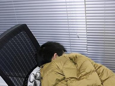 为什么睡觉会抽筋？（探索睡觉时抽筋的原因和解决办法）