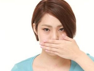 老狗口臭的原因及解决方法（老狗口臭是由于口腔疾病引起的，重视口腔健康是关键）