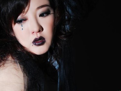 探寻黑色毛毛的奥秘（揭开脸上黑色毛毛的神秘面纱）